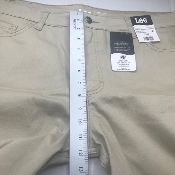 Lee Women's 22M Midrise Bermuda Regular Fit Pioneer Beige Short New With Tags - Picture 11 of 12